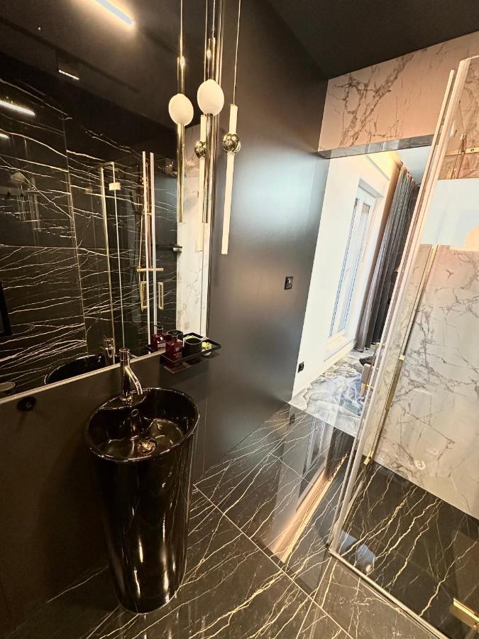 Apartment Luxury Penthouse With Big Roof Whirlpool !!! *