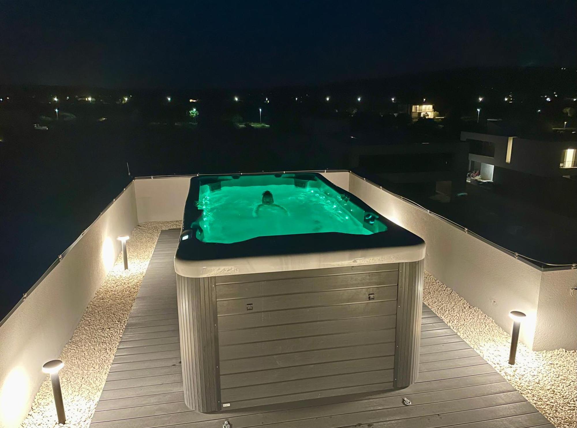 Luxury Penthouse With Big Roof Whirlpool !!! * Sukosan