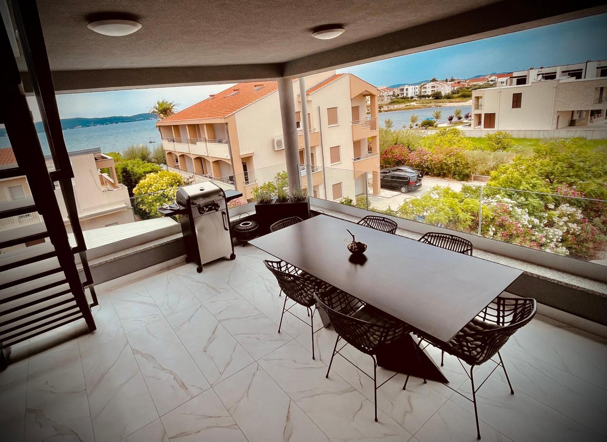 Luxury Penthouse With Big Roof Whirlpool !!!
