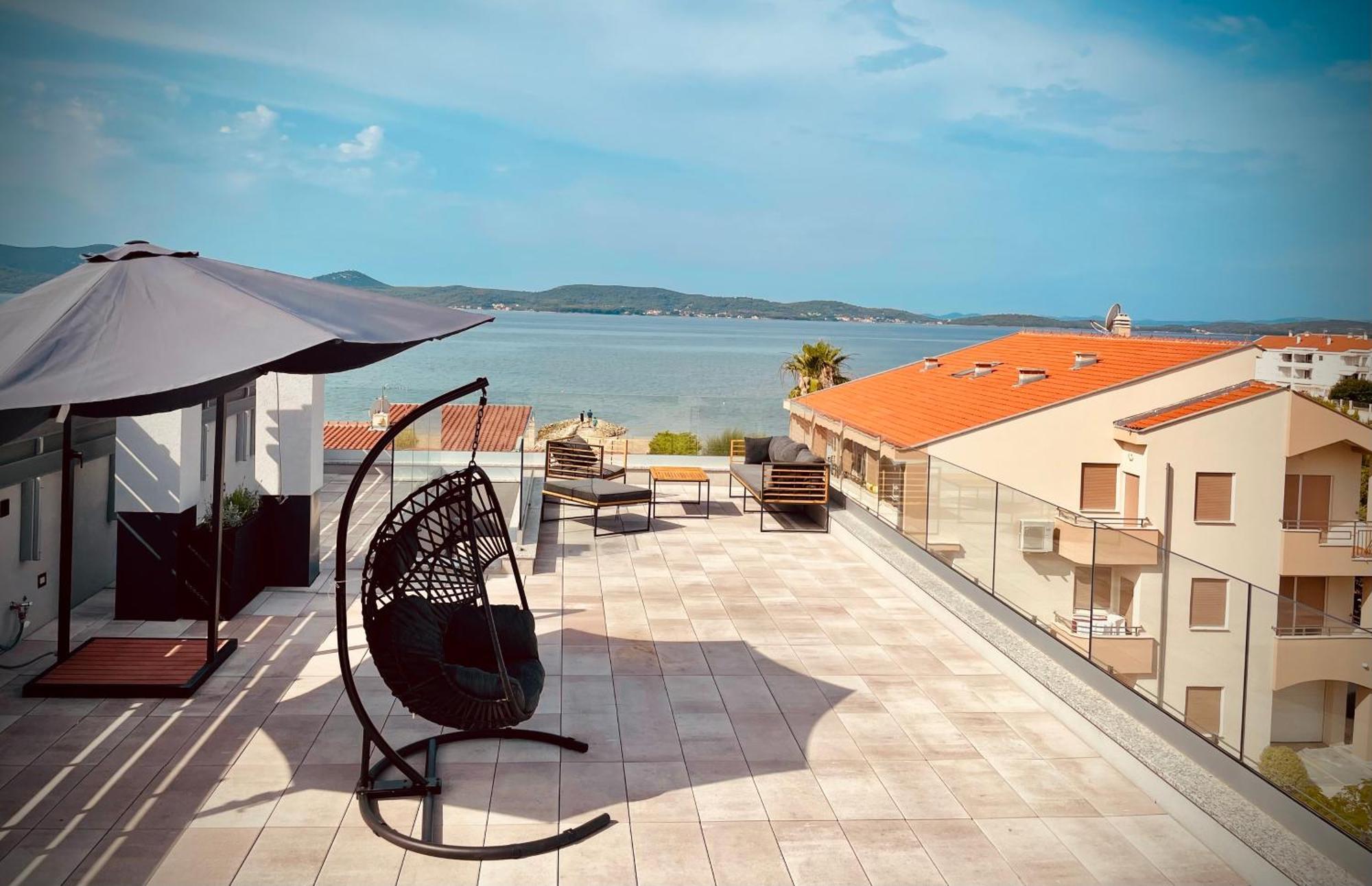 Apartment Luxury Penthouse With Big Roof Whirlpool !!! *