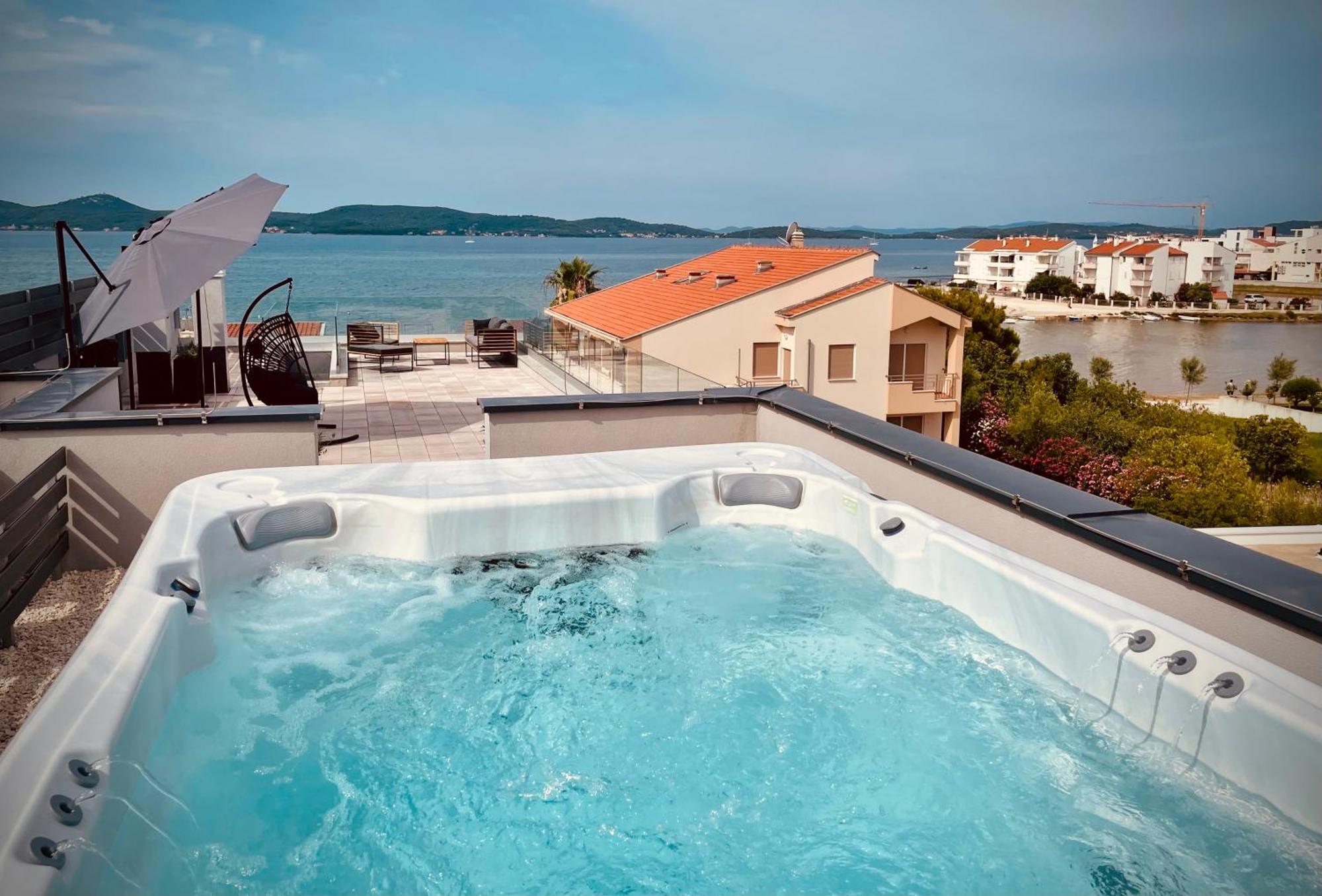 Apartment Luxury Penthouse With Big Roof Whirlpool !!! Sukosan
